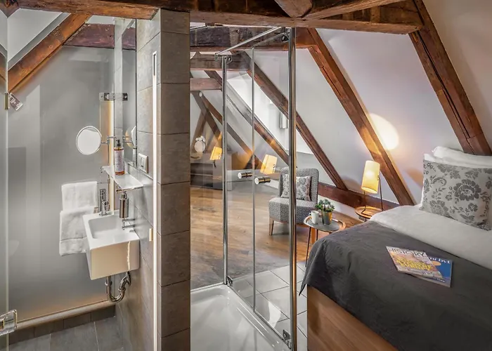 3 Epoques Apartments By Adrez